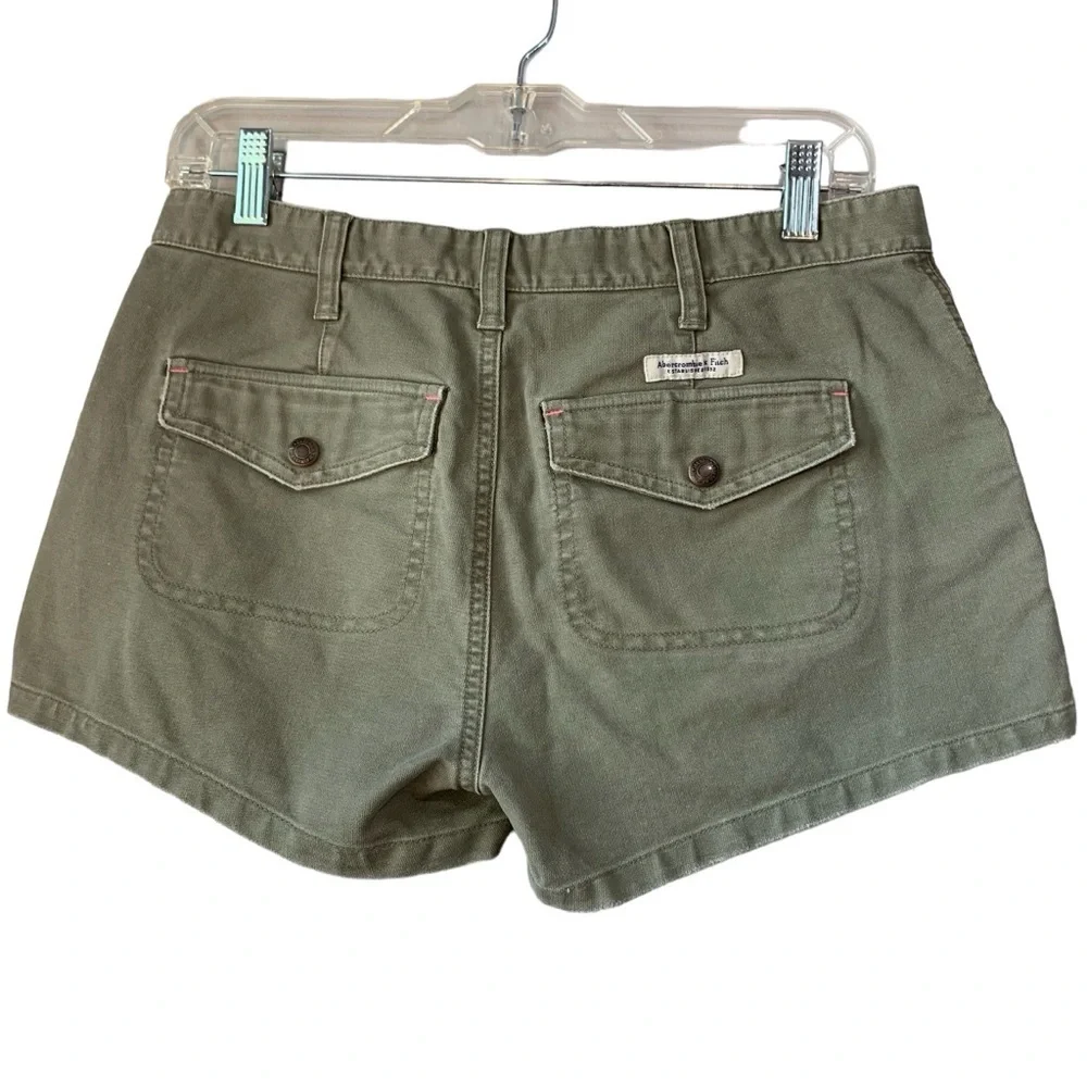 Abercrombie & Fitch cargo style khaki olive short shorts with button fly. Size 2